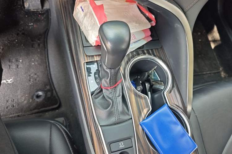 Used Toyota Camry 2019 2.0G Luxury Edition China VI Standard Gear Lever