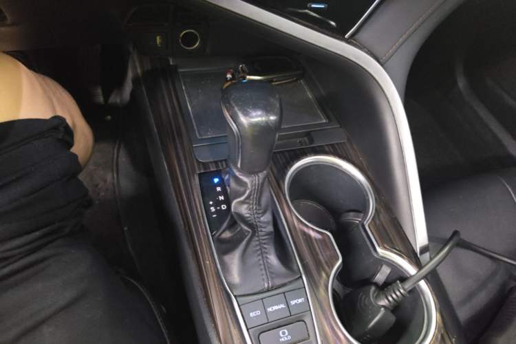 Used Toyota Camry 2019 Revised Version 2.5G Luxury Edition Gear Lever