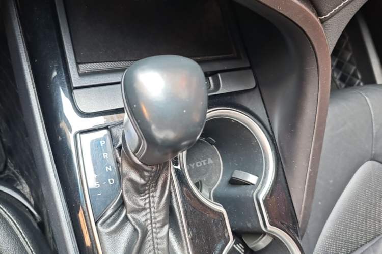 Used Toyota Camry 2019 Revised Version 2.5S Fēngshàng Edition Gear Lever
