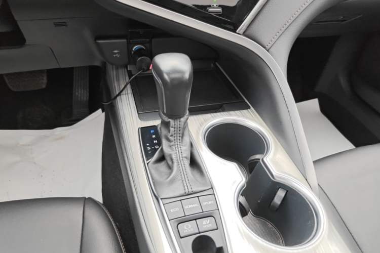 Used Toyota Camry 2019 Dual-Engine 2.5 HG Luxury Edition China VI Standard Gear Lever