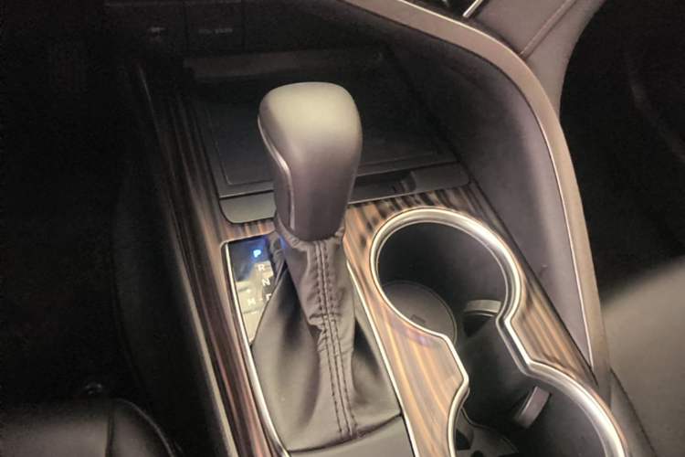 Used Toyota Camry 2019 2.0G Luxury Edition China VI Standard Gear Lever