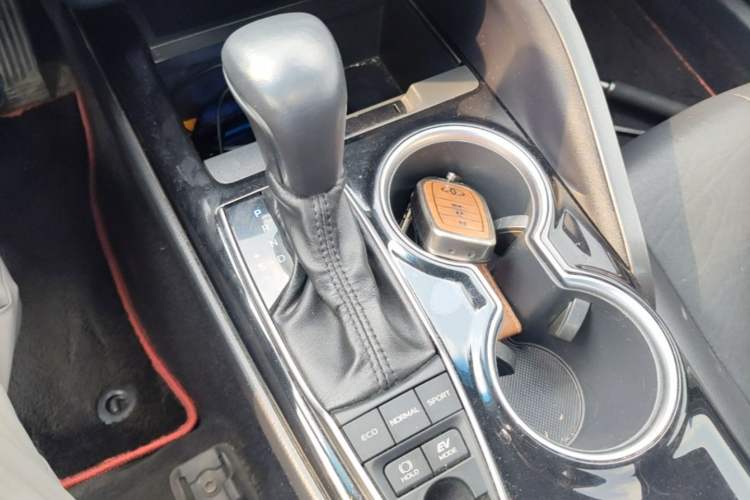 Used Toyota Camry 2019 Dual-Engine 2.5HS FENGSHANG Edition China VI Standard Gear Lever
