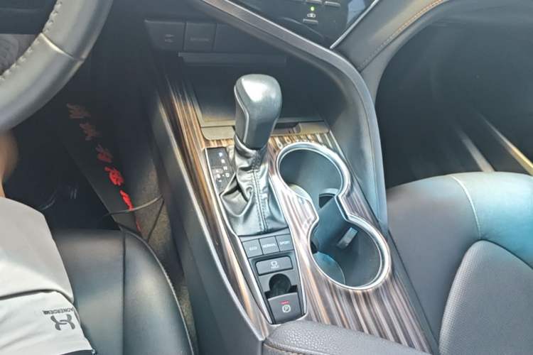 Used Toyota Camry 2019 2.5G Luxury Edition China V Standard Gear Lever