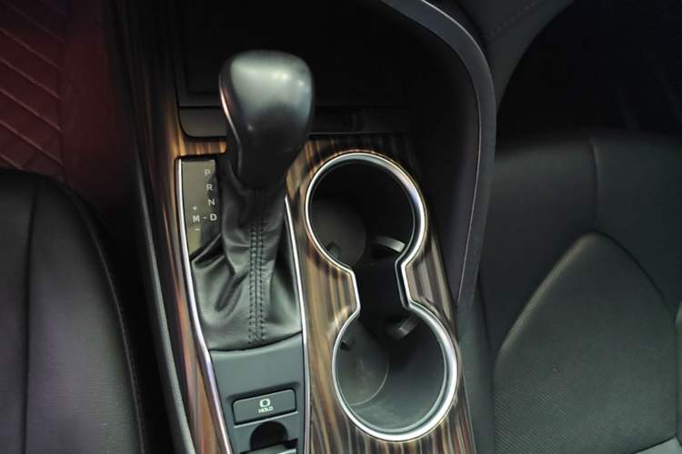 Used Toyota Camry 2019 2.0G Luxury Edition China VI Standard Gear Lever