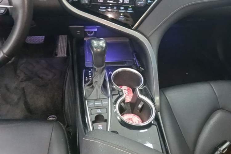 Used Toyota Camry 2019 Revised Version 2.0S Fēngshàng Edition Gear Lever