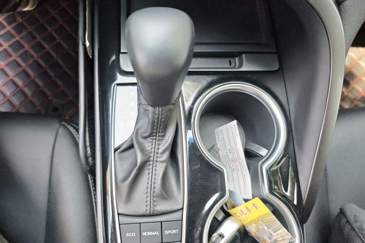 Used Toyota Camry 2019 2.5S FENGSHANG Version China VI Standard Gear Lever