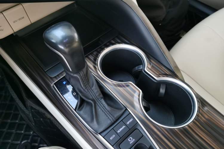 Used Toyota Camry 2019 2.5G Luxury Edition China VI Standard Gear Lever