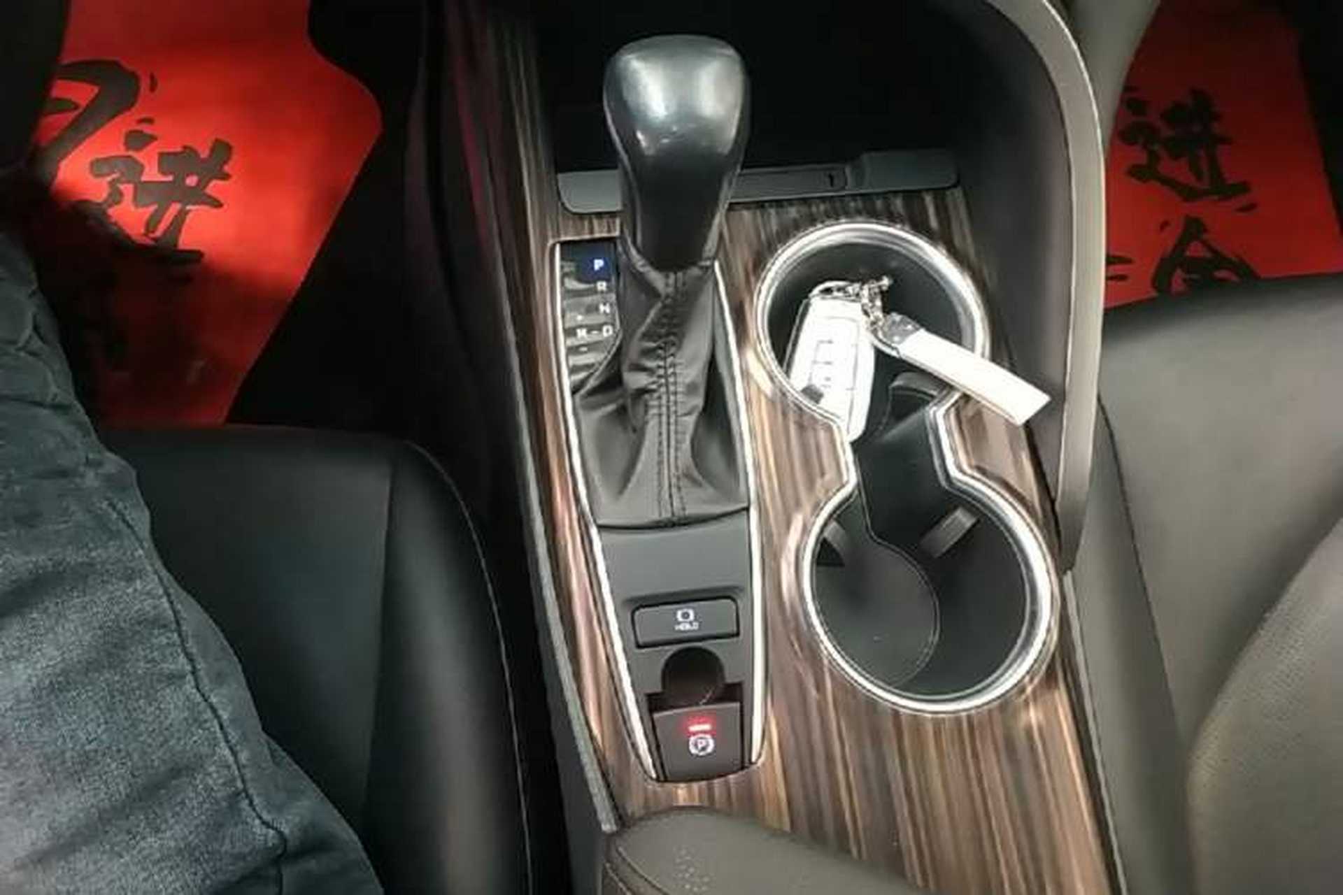Used Toyota Camry 2019 Revised Version 2.0G Luxury Edition Gear Lever