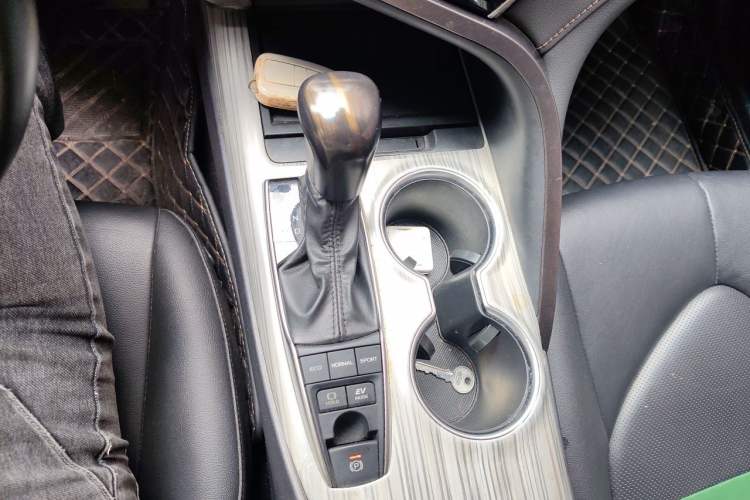 Used Toyota Camry 2019 Revised Version Dual-Engine 2.5 HG Luxury Edition Gear Lever