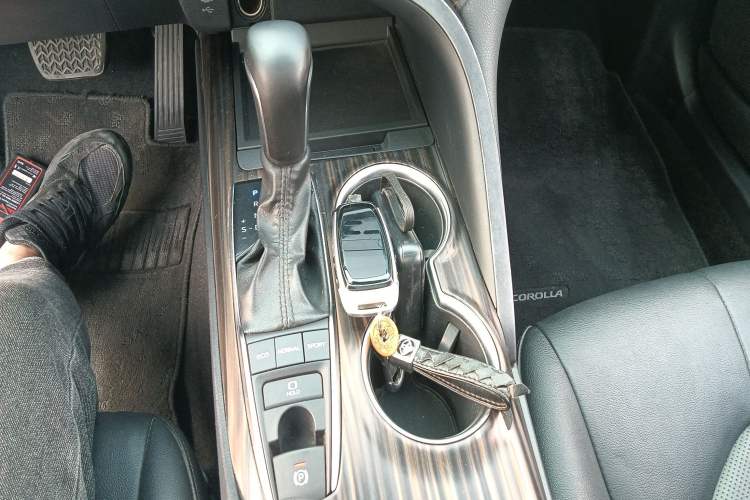 Used Toyota Camry 2019 Revised Version 2.5G Luxury Edition Gear Lever