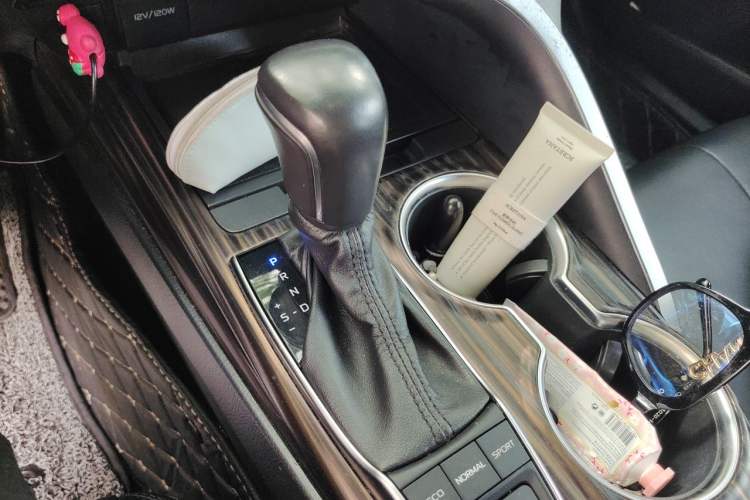 Used Toyota Camry 2019 2.5G Luxury Edition China V Standard Gear Lever