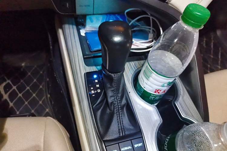Used Toyota Camry 2019 Revised Version Dual-Engine 2.5 HG Luxury Edition Gear Lever