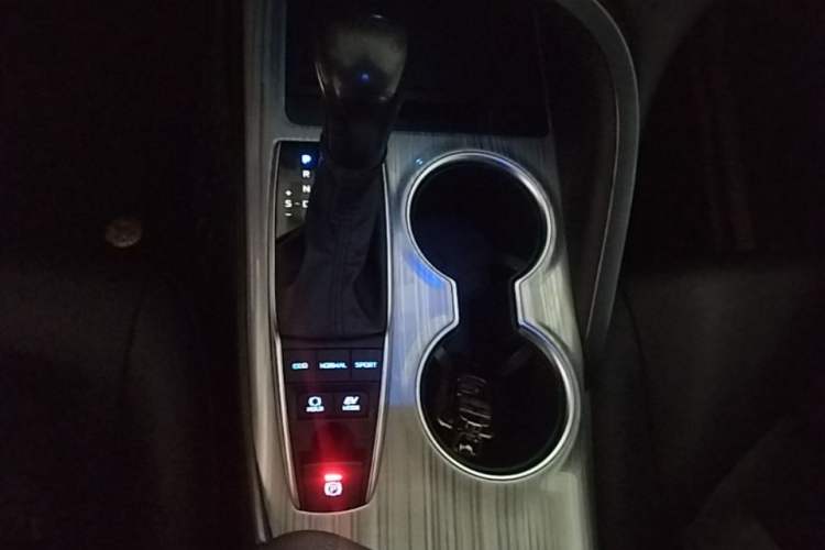 Used Toyota Camry 2019 Revised Version Dual-Engine 2.5 HG Luxury Edition Gear Lever