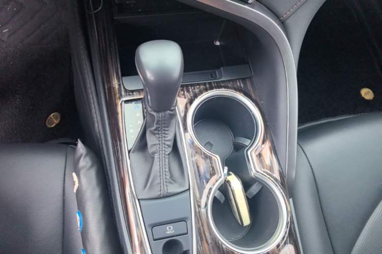 Used Toyota Camry 2019 2.0G Luxury Edition China VI Standard Gear Lever