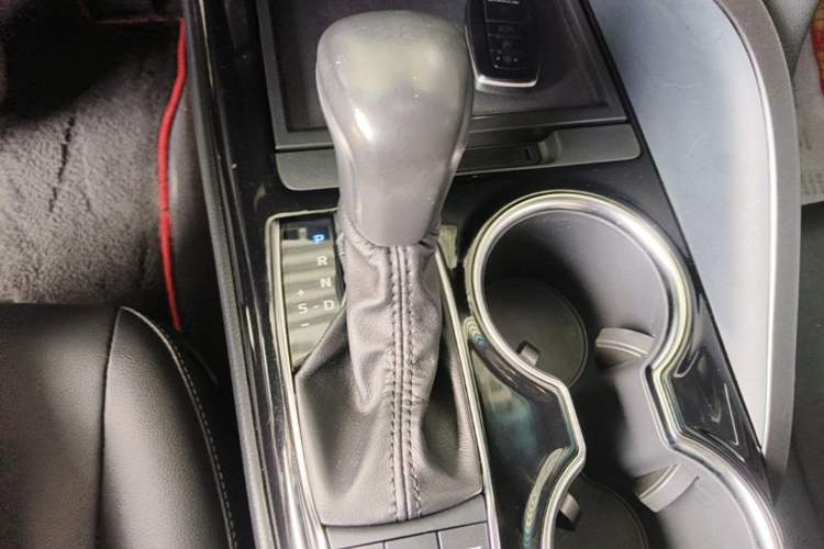 Used Toyota Camry 2019 Dual-Engine 2.5HS FENGSHANG Edition China VI Standard Gear Lever