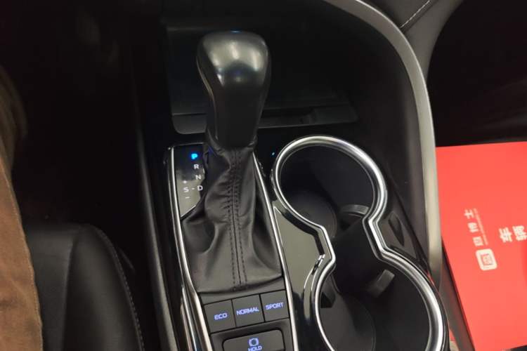 Used Toyota Camry 2019 Revised Version 2.5S Fēngshàng Edition Gear Lever