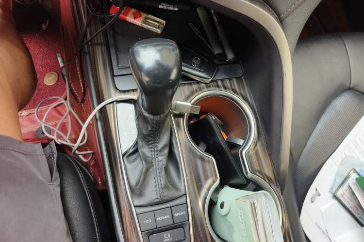 Used Toyota Camry 2019 2.5G Luxury Edition China VI Standard Gear Lever