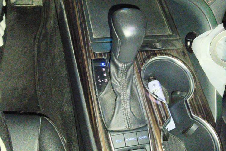 Used Toyota Camry 2019 2.5G Luxury Edition China VI Standard Gear Lever
