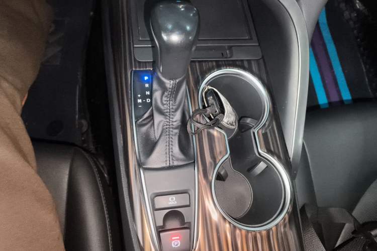 Used Toyota Camry 2019 Revised Version 2.0G Luxury Edition Gear Lever