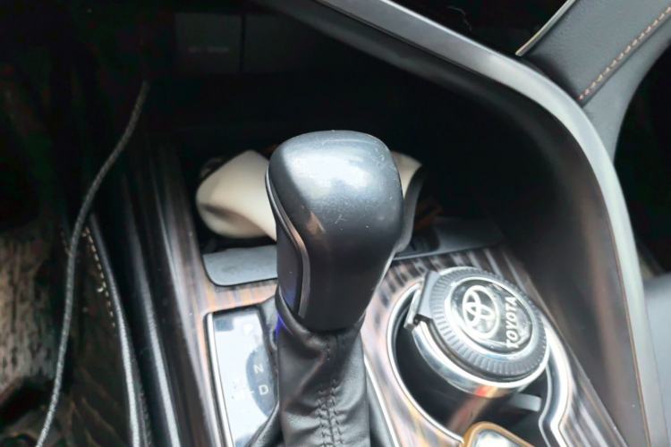 Used Toyota Camry 2019 Revised Version 2.0G Luxury Edition Gear Lever