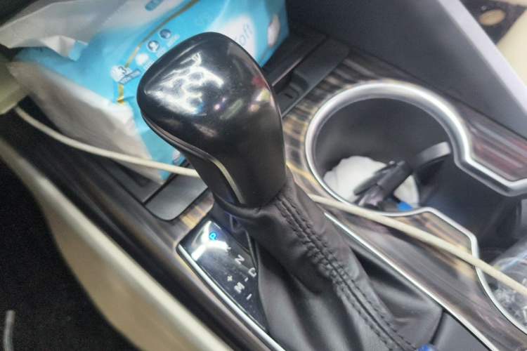 Used Toyota Camry 2019 Revised Version 2.0G Luxury Edition Gear Lever