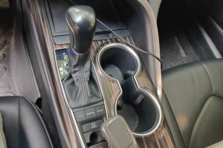 Used Toyota Camry 2019 2.5G Luxury Edition China VI Standard Gear Lever