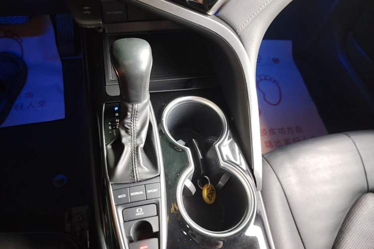 Used Toyota Camry 2019 Revised Version 2.5S Fēngshàng Edition Gear Lever