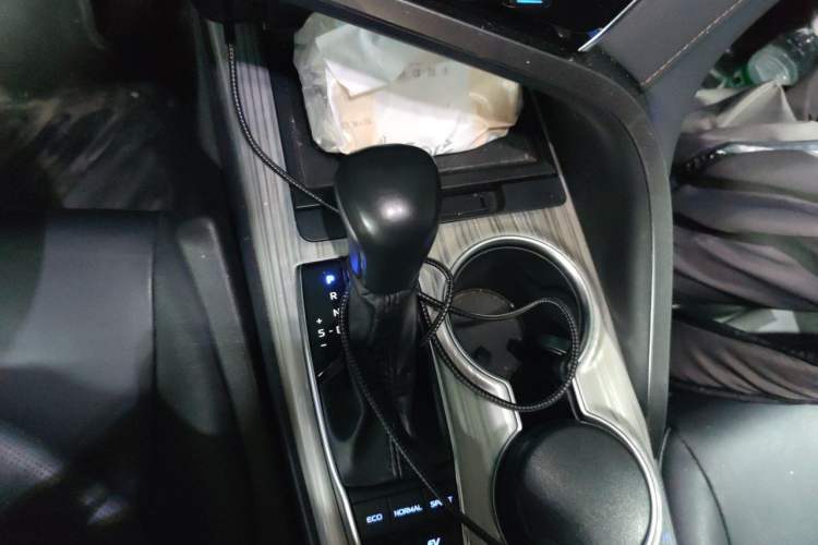 Used Toyota Camry 2019 Dual-Engine 2.5 HG Luxury Edition China VI Standard Gear Lever