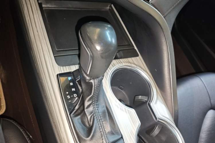 Used Toyota Camry 2019 Dual-Engine 2.5 HG Luxury Edition China VI Standard Gear Lever
