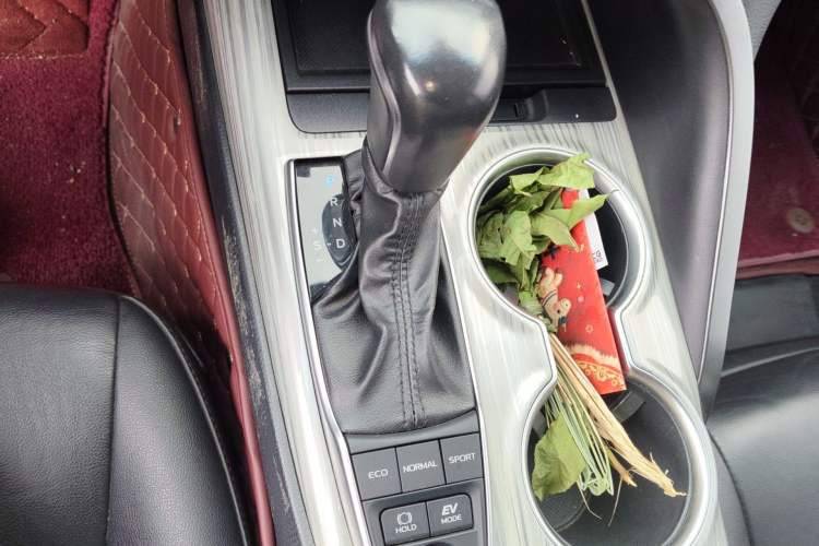 Used Toyota Camry 2019 Dual-Engine 2.5 HG Luxury Edition China VI Standard Gear Lever