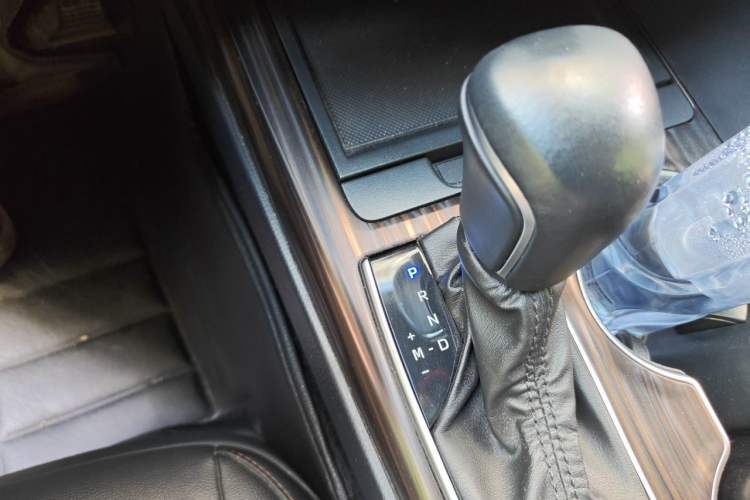 Used Toyota Camry 2019 Revised Version 2.0G Luxury Edition Gear Lever