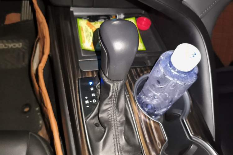 Used Toyota Camry 2019 Revised Version 2.0G Luxury Edition Gear Lever