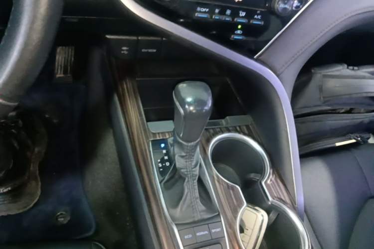 Used Toyota Camry 2019 2.5G Luxury Edition China VI Standard Gear Lever
