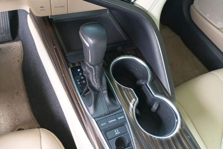 Used Toyota Camry 2019 2.5G Luxury Edition China VI Standard Gear Lever