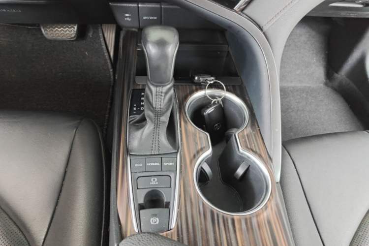 Used Toyota Camry 2019 2.5G Luxury Edition China VI Standard Gear Lever