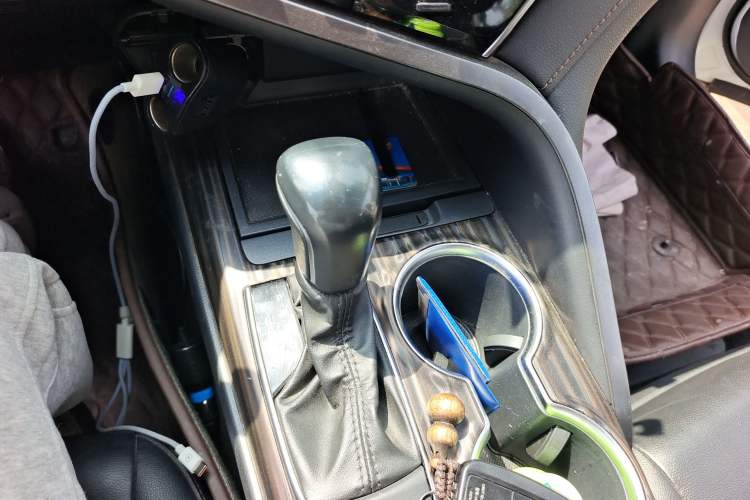 Used Toyota Camry 2019 Revised Version 2.0G Luxury Edition Gear Lever