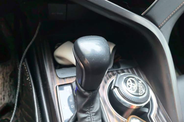 Used Toyota Camry 2019 Revised Version 2.0G Luxury Edition Gear Lever