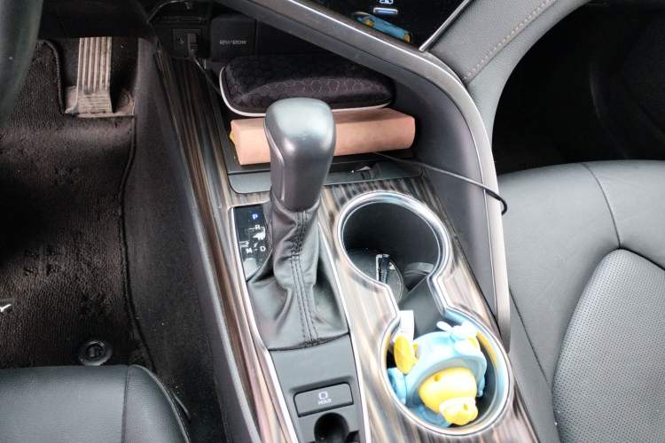 Used Toyota Camry 2019 Revised Version 2.0G Luxury Edition Gear Lever