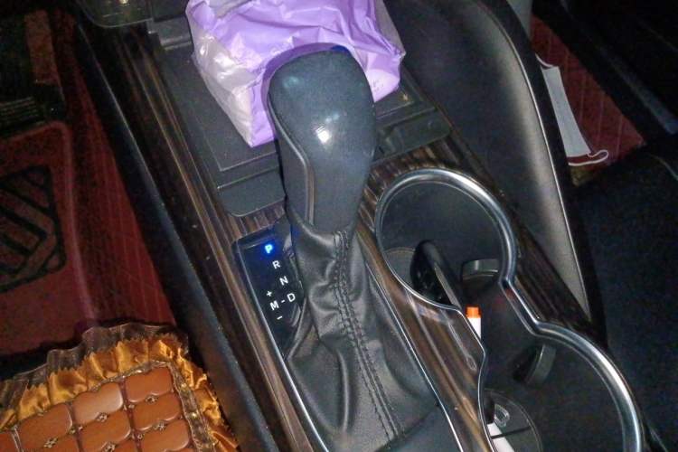 Used Toyota Camry 2019 Revised Version 2.0G Luxury Edition Gear Lever