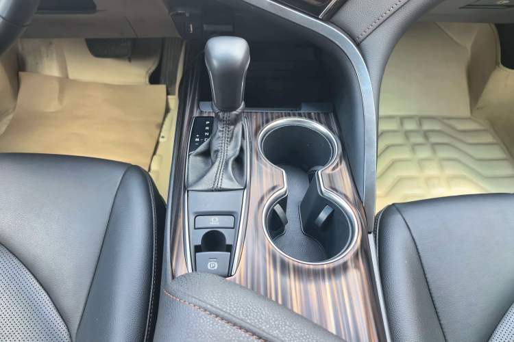 Used Toyota Camry 2019 2.0G Luxury Edition China V Standard Gear Lever