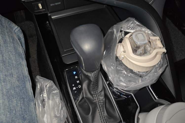 Used Toyota Camry 2019 2.0S FENGSHANG Version China VI Standard Gear Lever