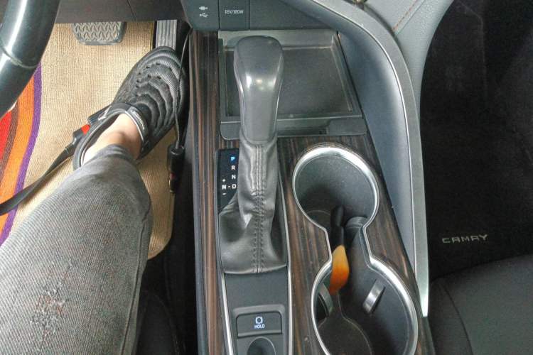 Used Toyota Camry 2019 2.0G Luxury Edition China VI Standard Gear Lever