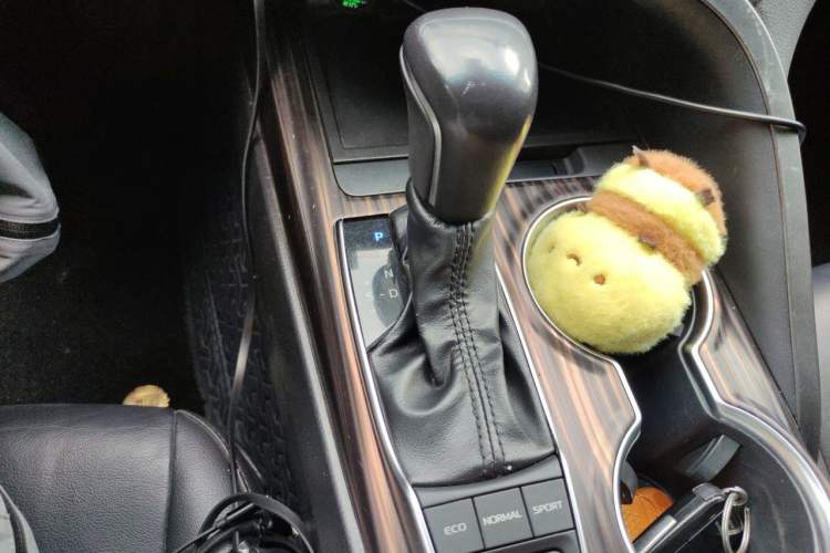 Used Toyota Camry 2019 2.5G Luxury Edition China V Standard Gear Lever