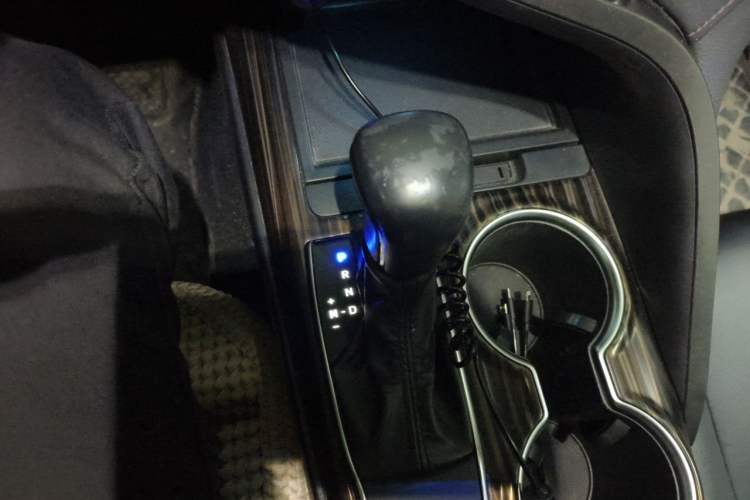 Used Toyota Camry 2019 Revised Version 2.0G Luxury Edition Gear Lever