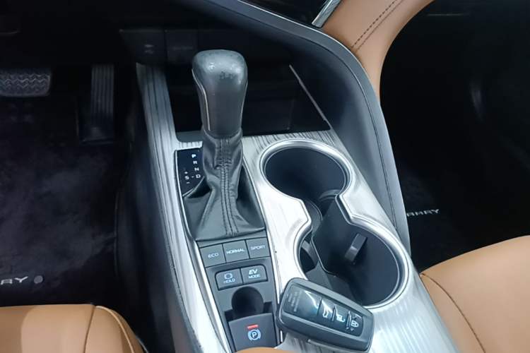 Used Toyota Camry 2019 Revised Version Dual-Engine 2.5 HG Luxury Edition Gear Lever