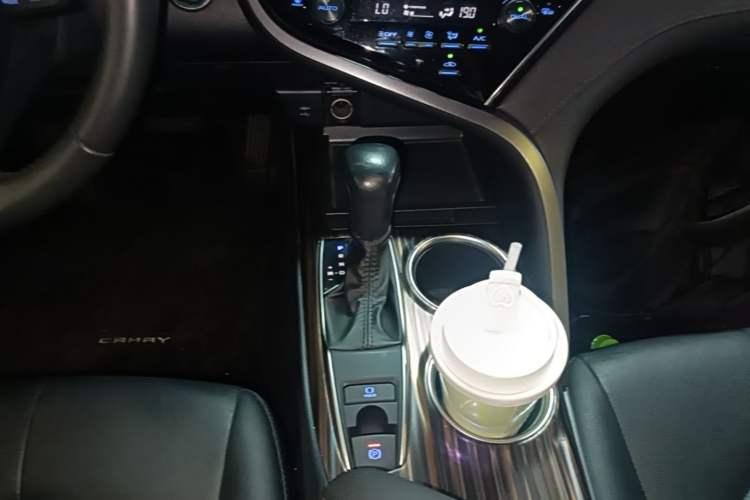 Used Toyota Camry 2019 Revised Version 2.0G Luxury Edition Gear Lever