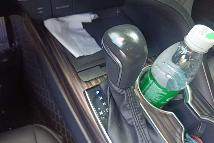 Used Toyota Camry 2019 2.0G Luxury Edition China VI Standard Gear Lever