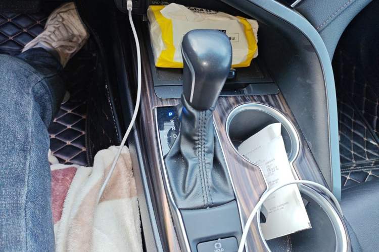 Used Toyota Camry 2019 2.0G Luxury Edition China VI Standard Gear Lever