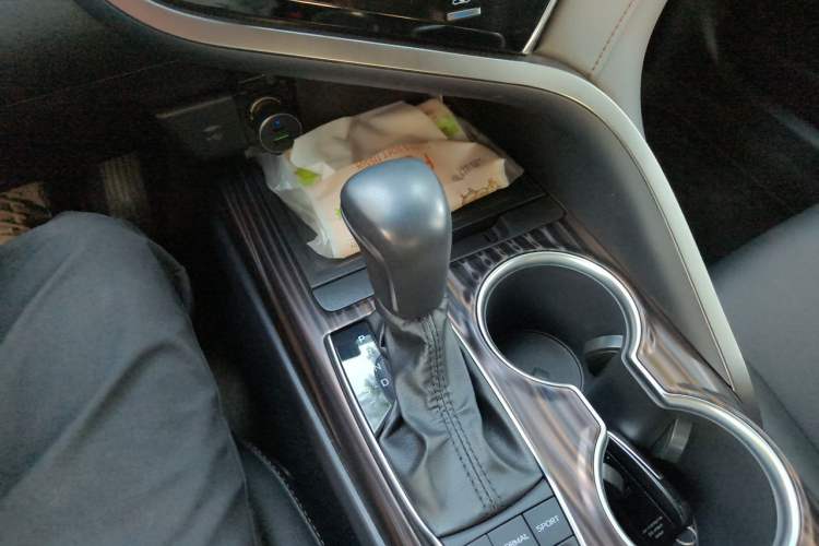 Used Toyota Camry 2019 Revised Version 2.5G Luxury Edition Gear Lever