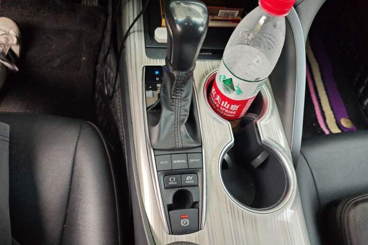 Used Toyota Camry 2019 Revised Version Dual-Engine 2.5 HG Luxury Edition Gear Lever